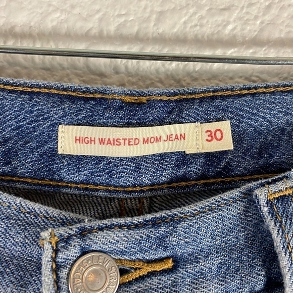 Levi's High Waisted Tapered Mom Jeans SZ 30 - Picture 3 of 8